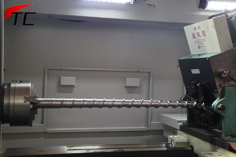 擠出件螺紋螺桿旋風銑專用設(shè)備